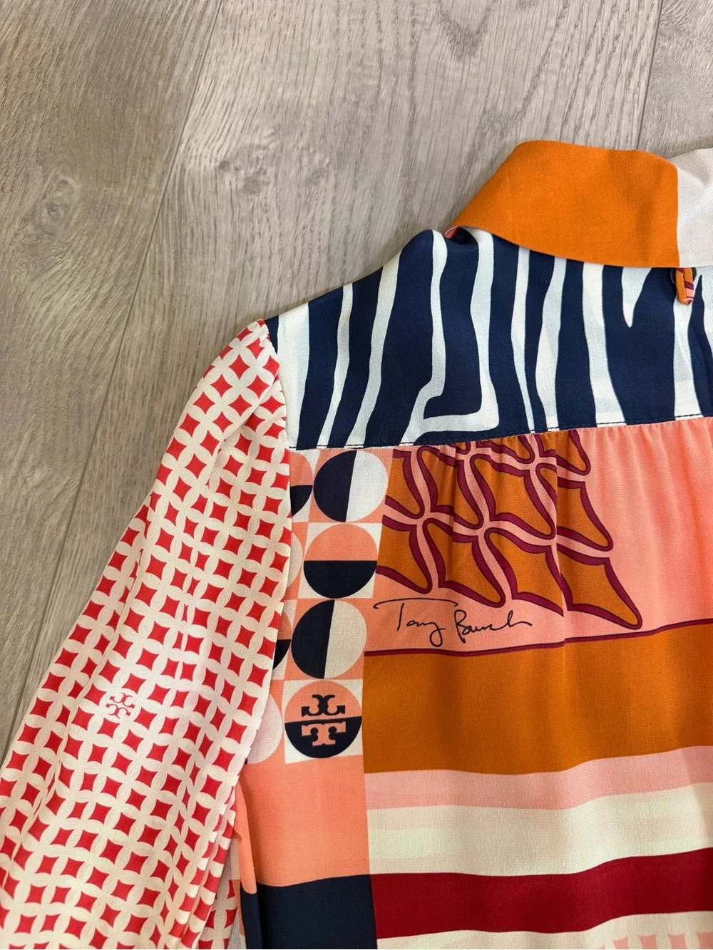 Tory Burch Silk Button-Up Blouse in Coral Navy Burgundy, New w/o tag, Never worn